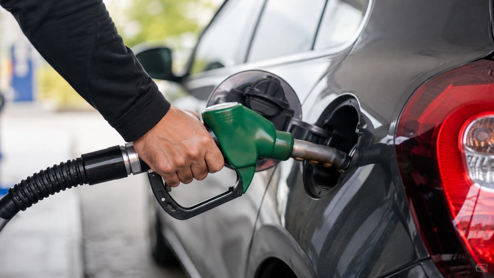 Akaryakıtta gece yarısı alarmı: Motorine 7,76 TL, benzine 2,47 TL zam kapıda
