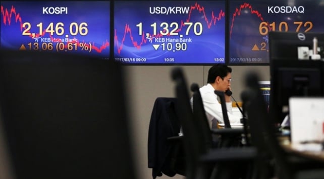 Asya Borsalarında İyimser Hava, Petrol Fiyatları Geri Çekildi